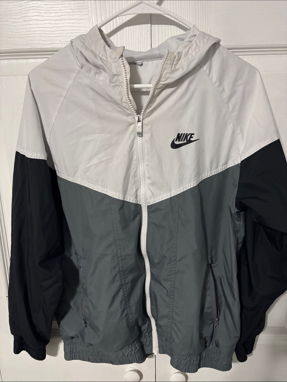 Nike Kids Colorblock Hooded Windbreaker Jacket in White, Gray & Black